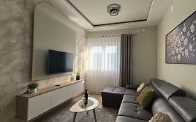 Sunny Hill - Parking - Fenced Garden - Luxury Loft