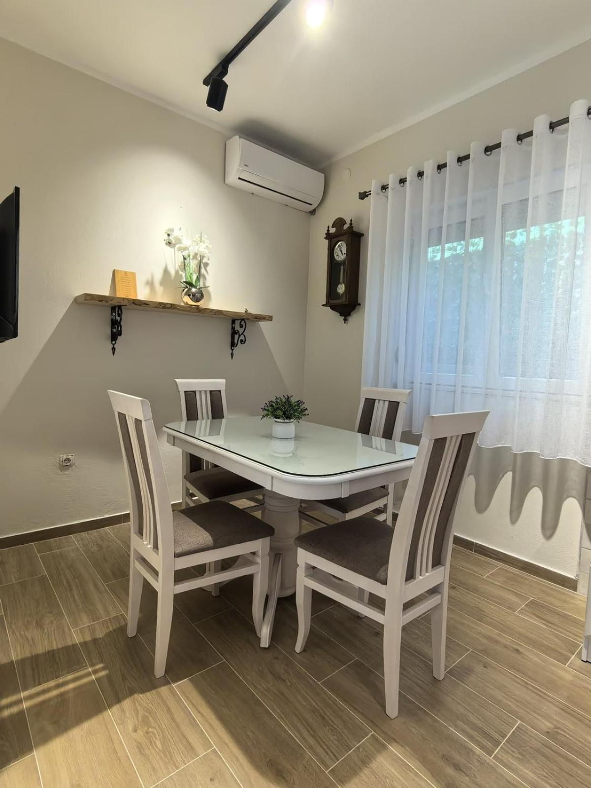 דירות קוטור Sunny Hill - Parking - Fenced Garden - Luxury Loft מראה חיצוני תמונה