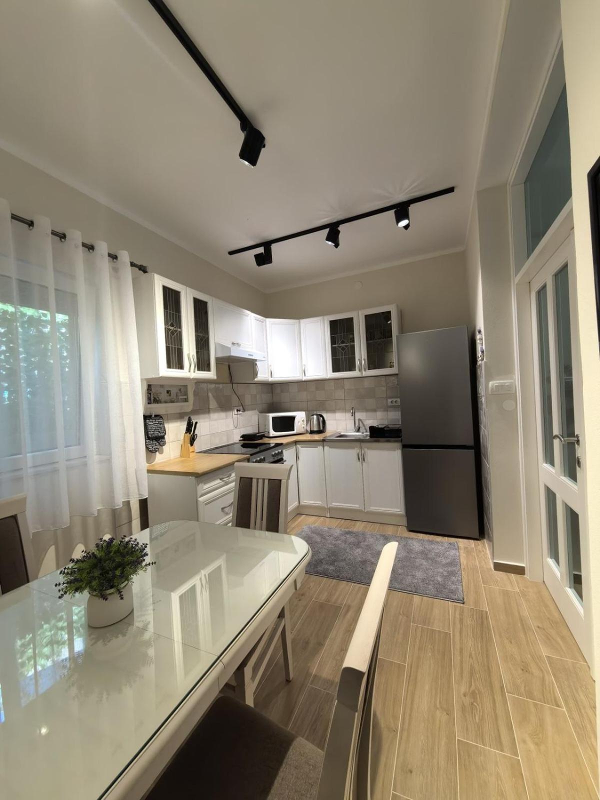 דירות קוטור Sunny Hill - Parking - Fenced Garden - Luxury Loft מראה חיצוני תמונה