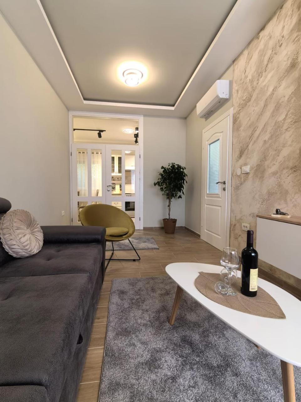 דירות קוטור Sunny Hill - Parking - Fenced Garden - Luxury Loft מראה חיצוני תמונה